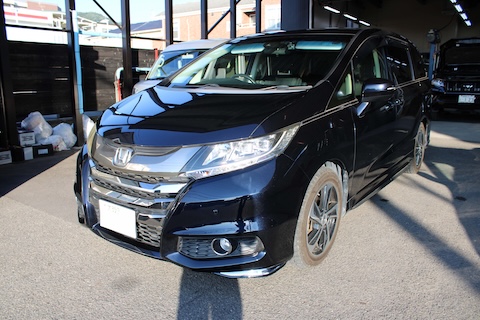 オデッセイのフロントバンパー、交換せず再生塗装修理で解決