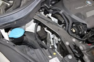 BMW2シリーズのエンジン振動修理、エンジンマウント交換で快適に