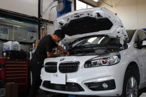 BMW2シリーズのエンジン振動修理、エンジンマウント交換で快適に