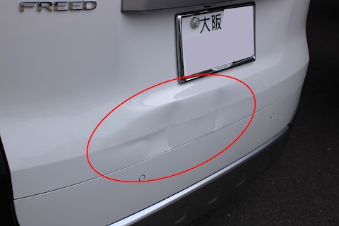 フリードのバック駐車で接触による変形修理、板金塗装で再生