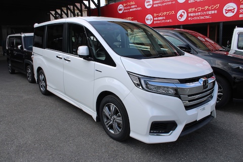 ステップワゴンのリアバンパー擦り傷修理、板金塗装で交換不要!