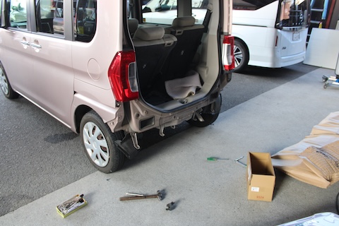 タントのリアバンパー交換とオイルパン交換で安心整備