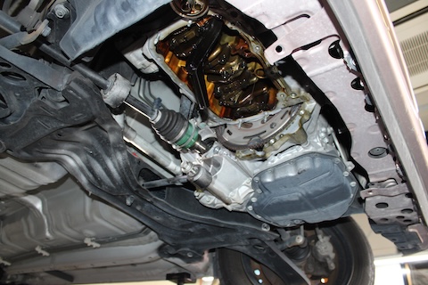 タントのリアバンパー交換とオイルパン交換で安心整備