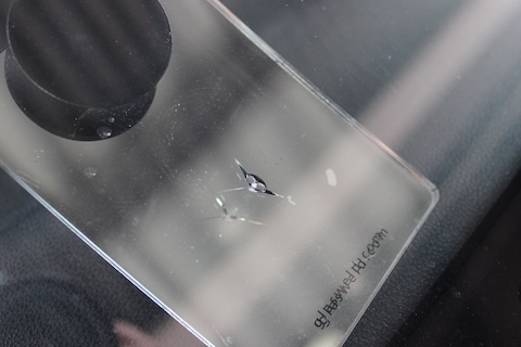 インプレッサのフロントガラス飛び石被害をウインドリペアで修理!