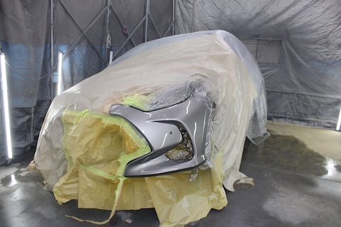 ヤリスのフロントバンパー傷修理、交換せずに再生できる板金塗装