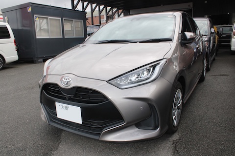 ヤリスのフロントバンパー傷修理、交換せずに再生できる板金塗装