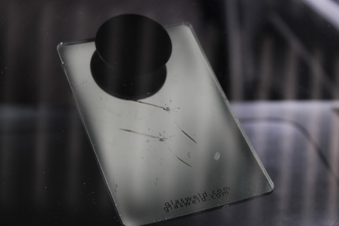 フロントガラスのひび割れが再発…他店修理後でもウインドリペアで対応