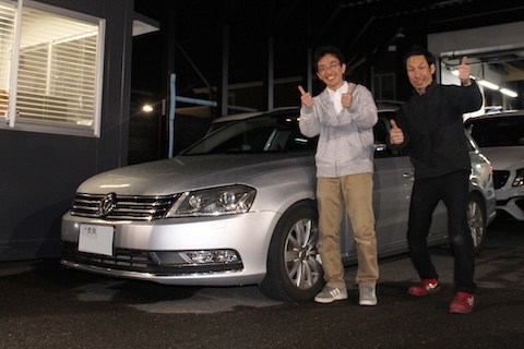 パサートのフロントガラス交換、OEMで純正より費用抑えた修理