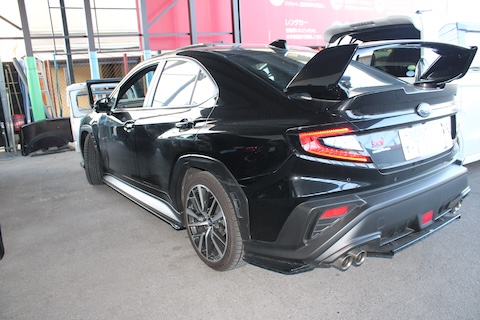 WRXの薄いキズを塗装修理で美しく再生!部品交換なしで費用も最小限に