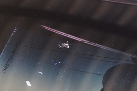 フロントガラス上部ひび割れをウインドリペアで修復!費用も1/10以下