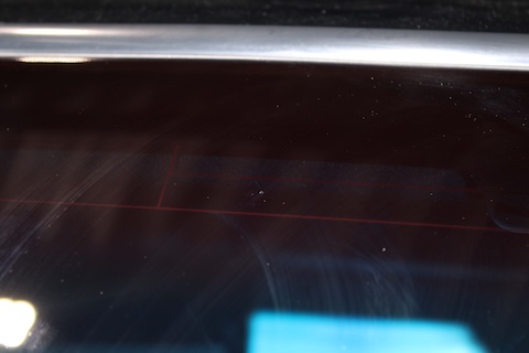 フロントガラス上部ひび割れをウインドリペアで修復!費用も1/10以下