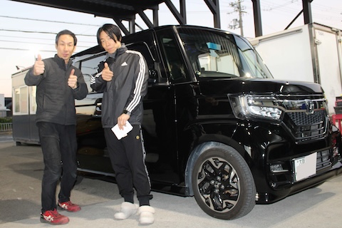 フロントガラス上部ひび割れをウインドリペアで修復!費用も1/10以下