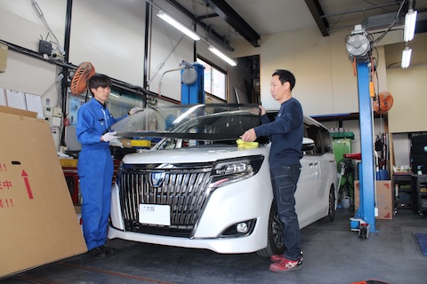 フロントガラスをコートテクトガラスに交換!夏も快適な車内空間へ