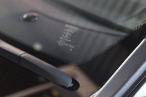 シエンタのフロントガラス端のひび割れも修理対応