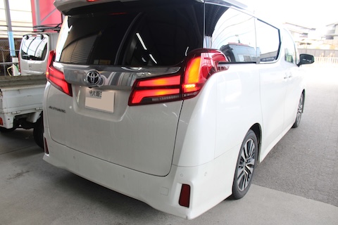 アルファード リアゲート・バンパーを車両保険で交換修理|交野市
