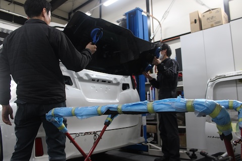 アルファード リアゲート・バンパーを車両保険で交換修理|交野市